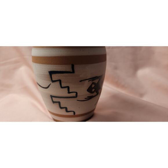 Terracotta Hand Painted Vase with Lizard Motif South West - Picture 12 of 12